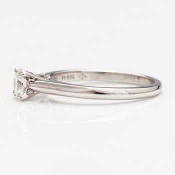 Cartier, Sormus, platinaa ja timantti n. 0.41 ct. Merkitty DZJ421. GIA todistus.