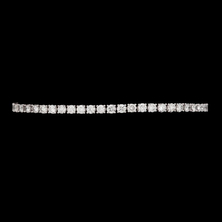 ARMBAND, 54 briljantslipade diamanter, tot. 5.18 ct.