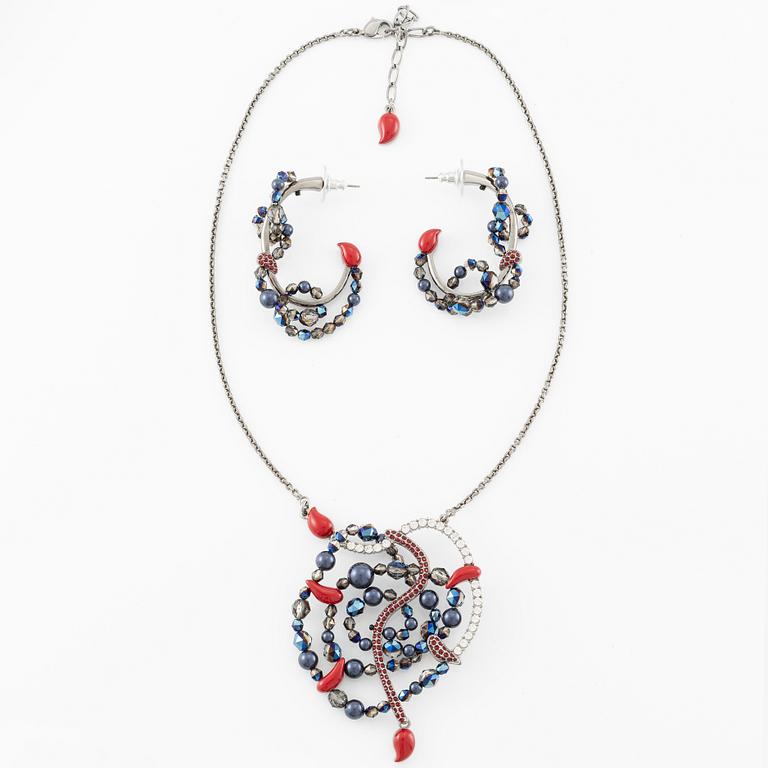 Swarovski, örhängen och halsband.