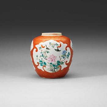 306. A famille rose jar, late Qing dynasty, circa 1900.