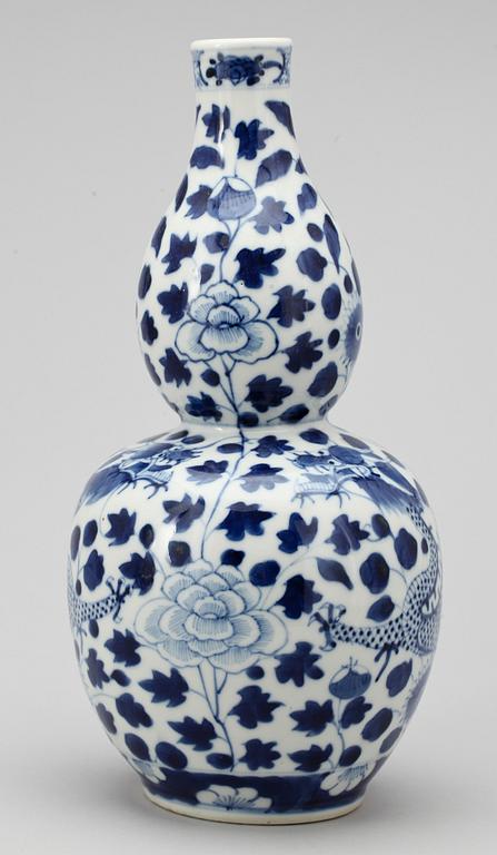 VAS, porslin, Kina, 1900-tal.