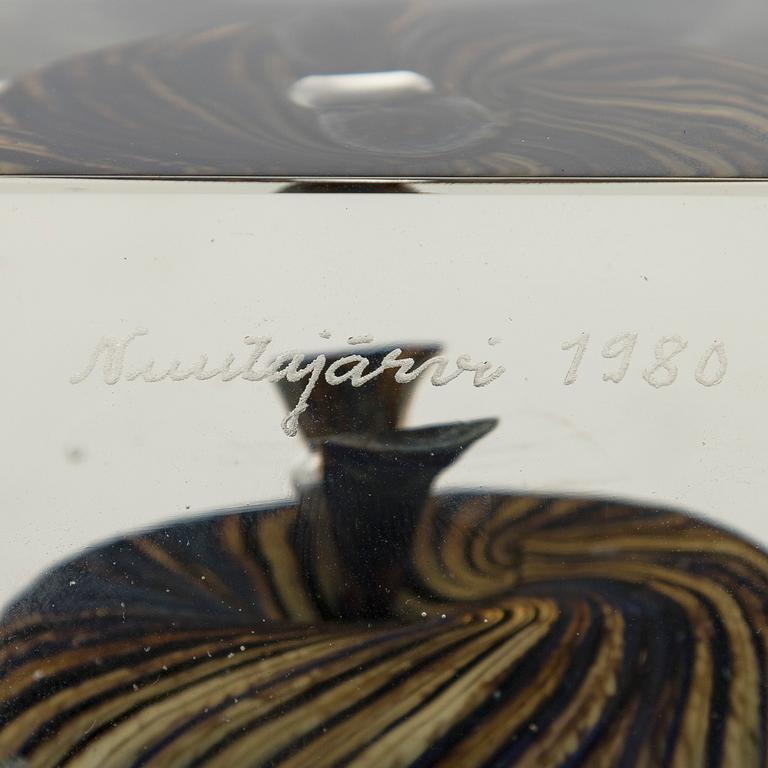 Oiva Toikka, vuosikuutio, signeerattu Oiva Toikka, Nuutajärvi 1980, numeroitu 716/1000.