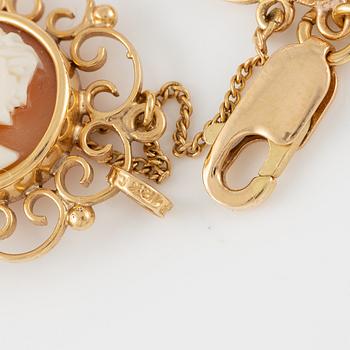 Armband, 18K guld med snäckskalscamé.