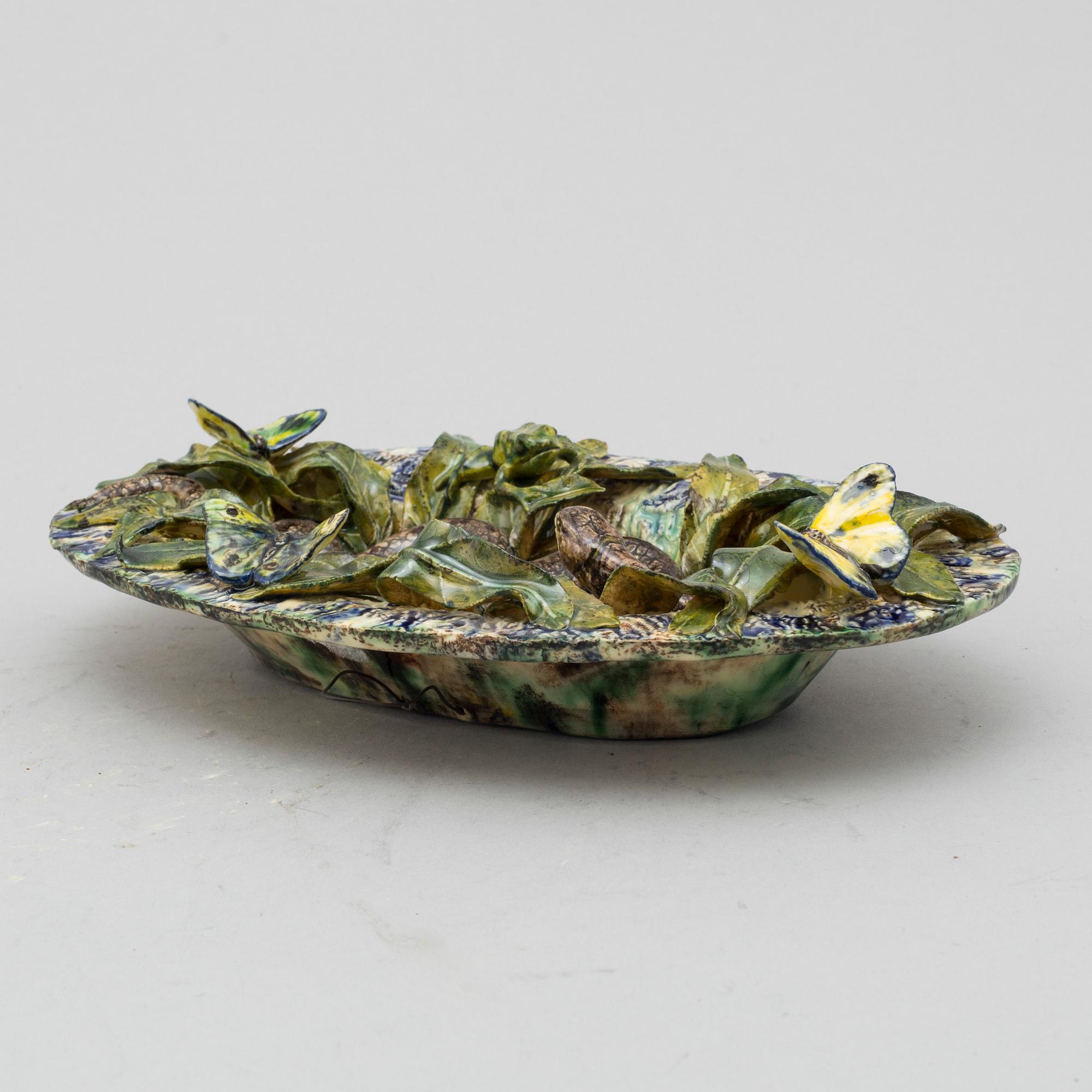 A richly decorated Palissy-style majolica plate, 19th century.