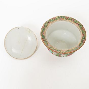 A Chinese Canton porcelain teapot, two leaf dishes, a bowl with cover and a jug, Qing dynasty 19th century and 20th cent.