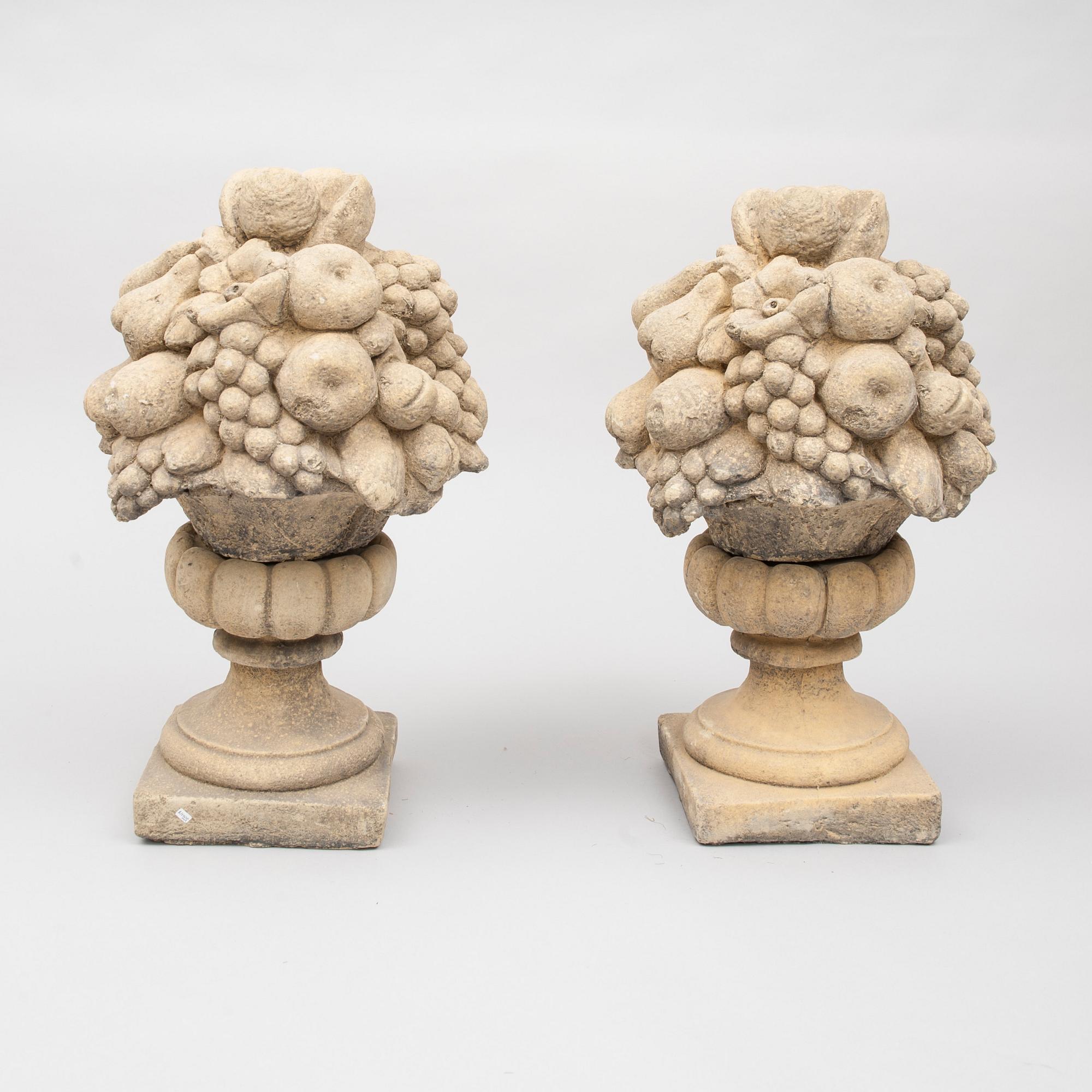 PUUTARHAKORISTEITA, pari, kivimassaa, 1900-luvun loppu.