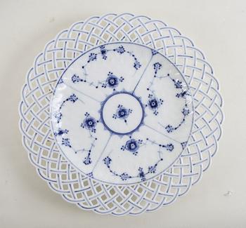SERVISDELAR, ca 40 delar, porslin. "Musselmalet" Royal Copenhagen.