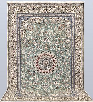 A part silk Nain carpet, so-called 9 LAA, approx. 320 x 204 cm.