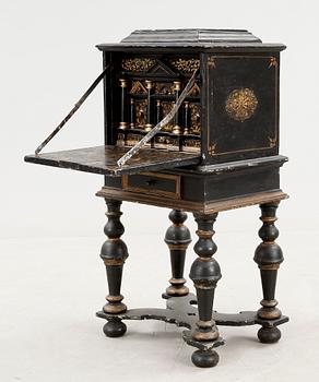 KABINETTSKÅP, Barock, 1700-tal.