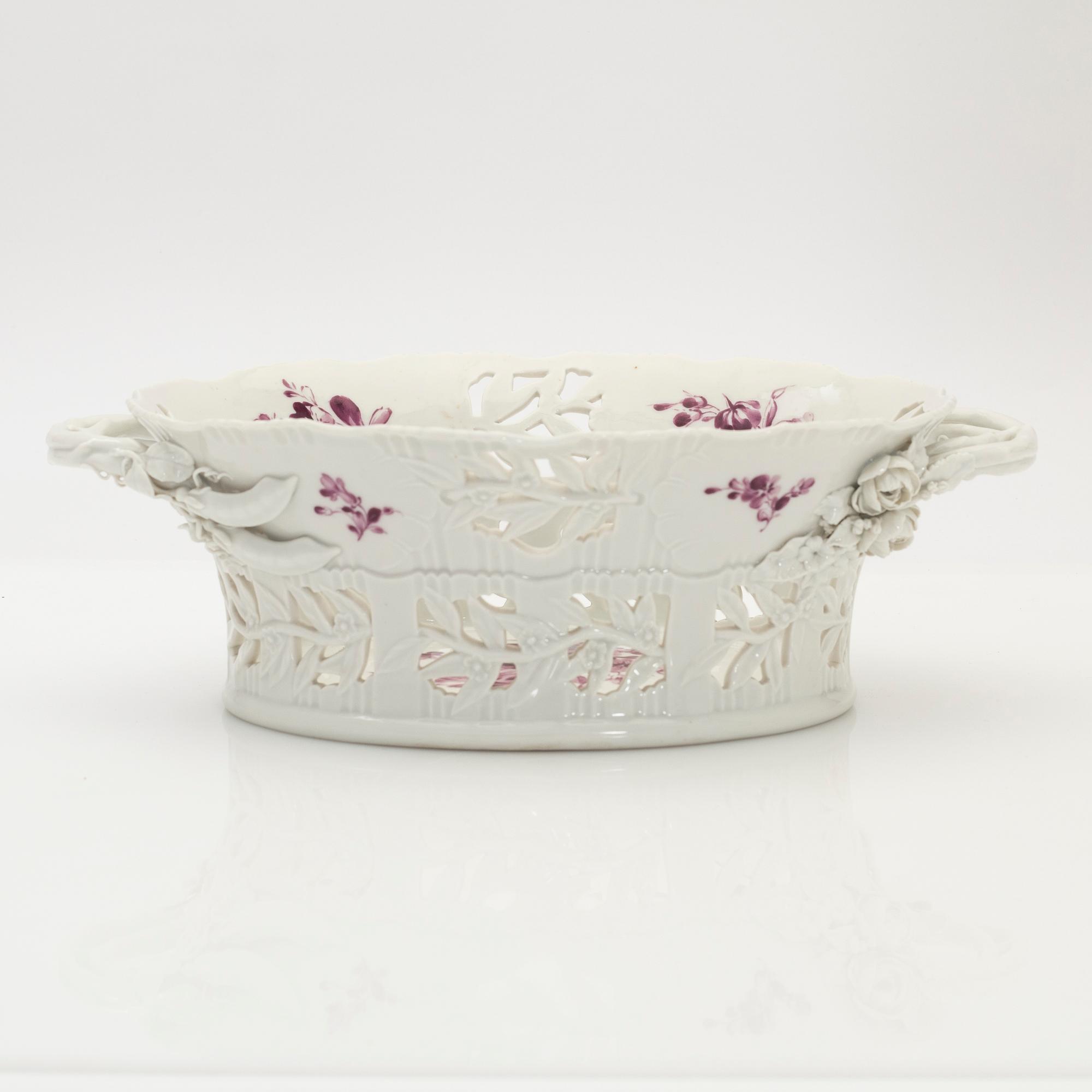 Royal Copenhagen, Jardinière, "Juliane-Marie", 1905.