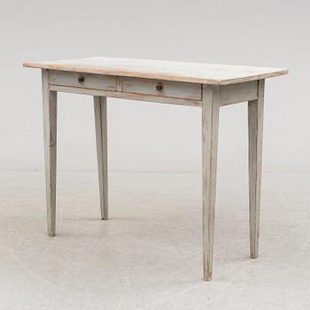 A first half of the 19th century table.