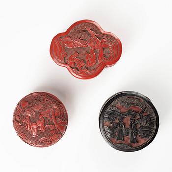 Ask med lock, tre stycken, lack. Sen Qingdynasti.