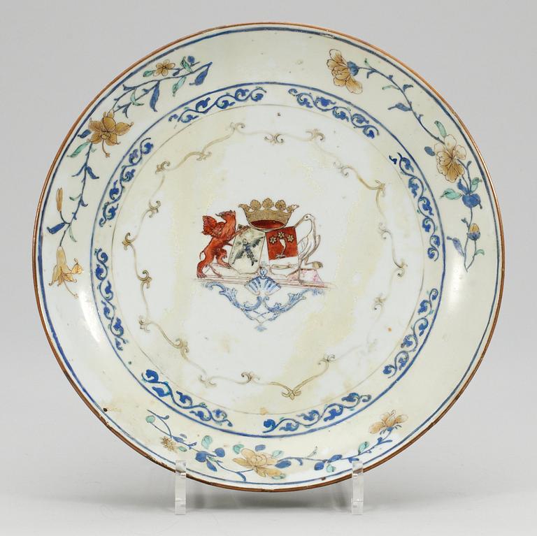 SKÅLFAT, porslin. Qing dynastin. Yongzheng (1723-35).