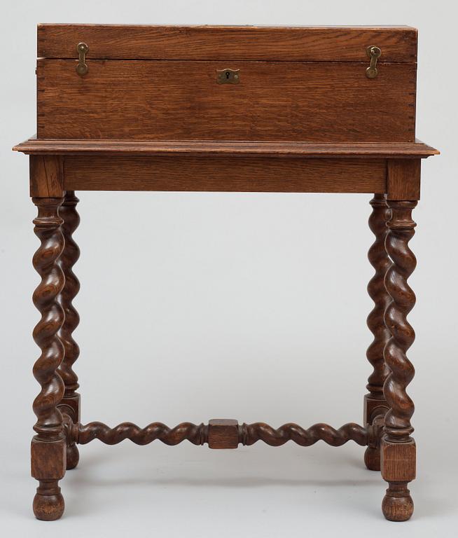 A Russian 125 piece table-service, makers mark of Grachev, S:t Petersburg 1899-1908. Imperial Warrant.