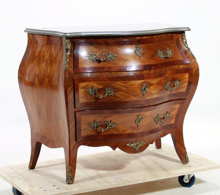 BYRÅ, rokokostil, 1900-tal.