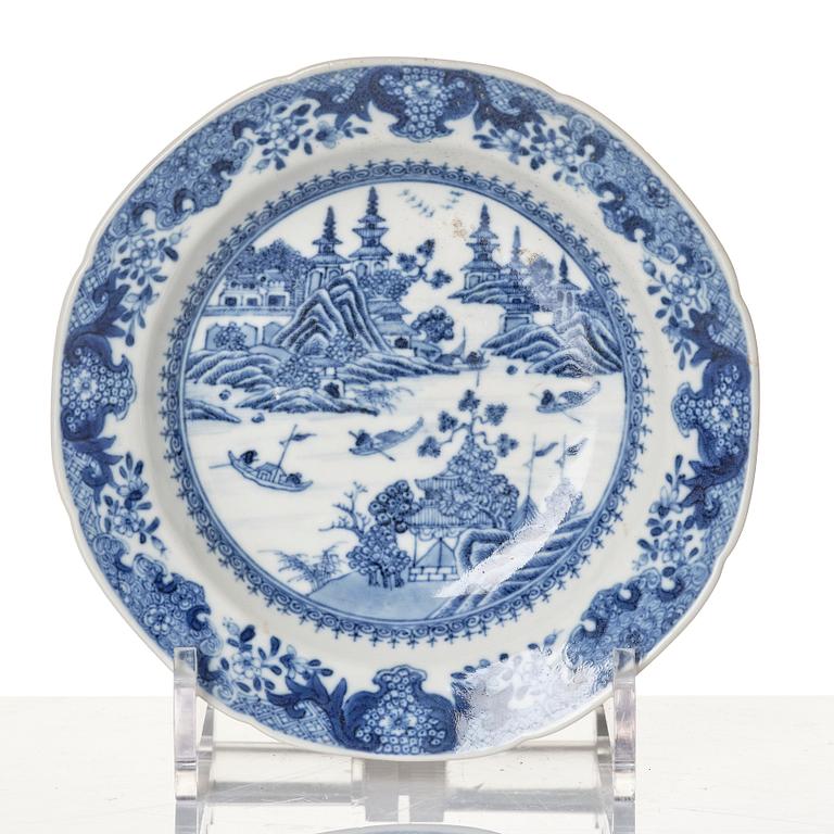 A group lot of Chinese Export porcelain, Qing dynasty, Qianlong (1736-95).