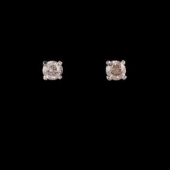 ÖRHÄNGEN, ett par, 14k vitguld med briljantslipade diamanter, totalt ca 0.32 ct. Vikt ca 0,5 g.