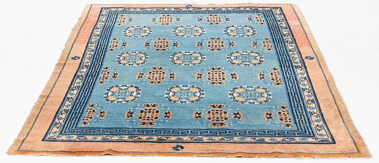 Matta, antik Baotou-Suiyuan, ca 213 x 159,5 cm.