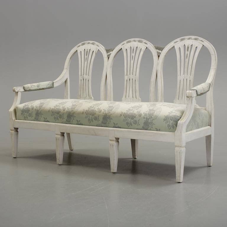 SOFFA OCH KARMFÅTÖLJER 1 par, gustaviansk stil, 1900-talets första hälft.