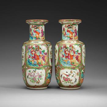 314. A pair of Canton famille rose vases, Qing dynasty, 19th Century.