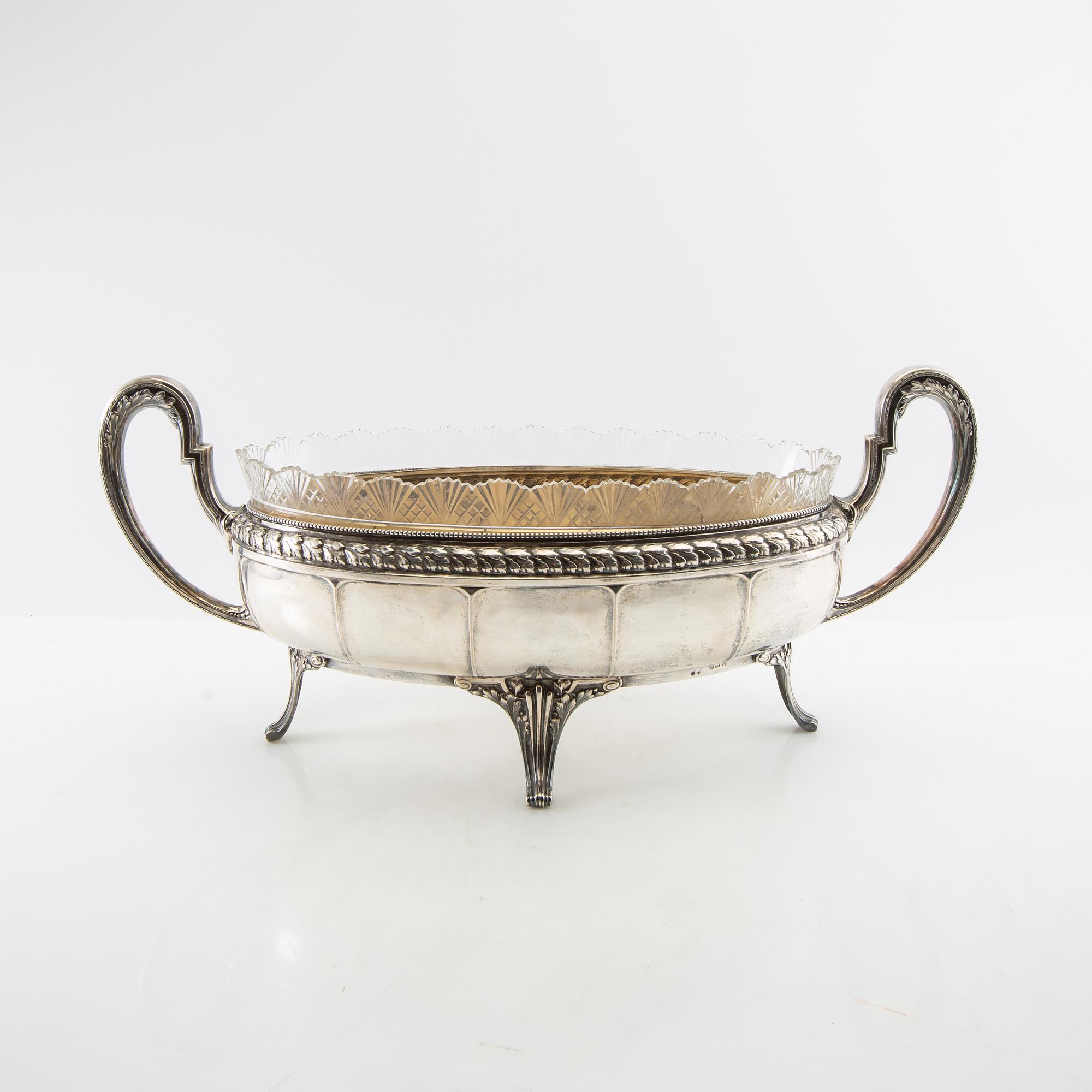 Jardinière of low-grade silver Germany early 20th century.