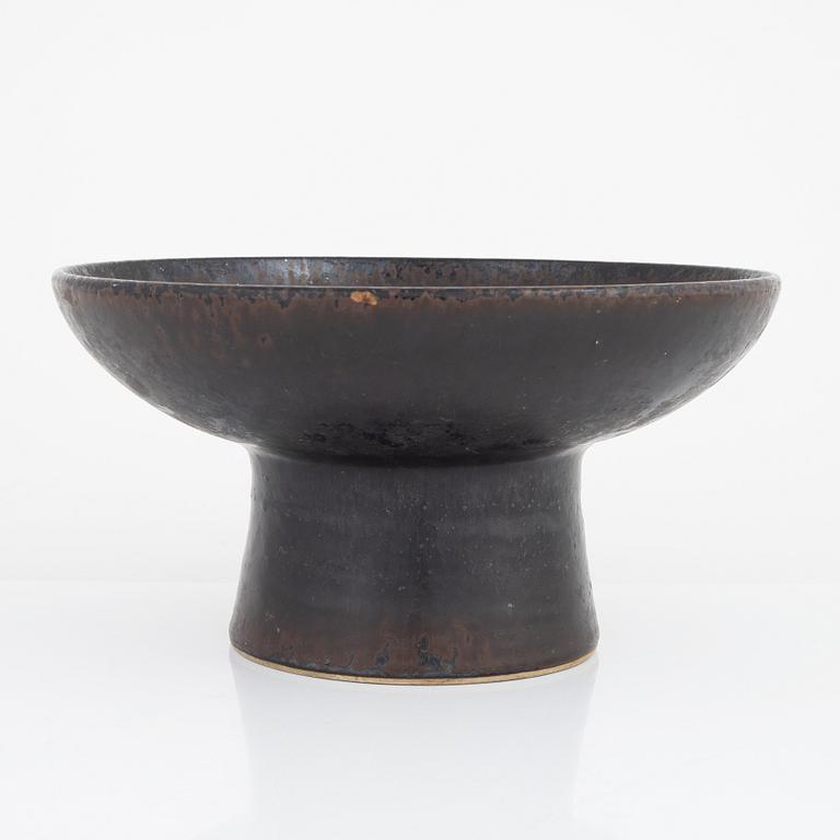 Hertha Bengtson, a stoneware bowl on foot, Rörstrand, 1961.