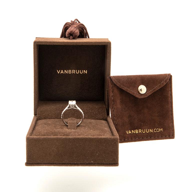 Ring platina med runda briljantslipade diamanter GIA cert, Van Bruun.