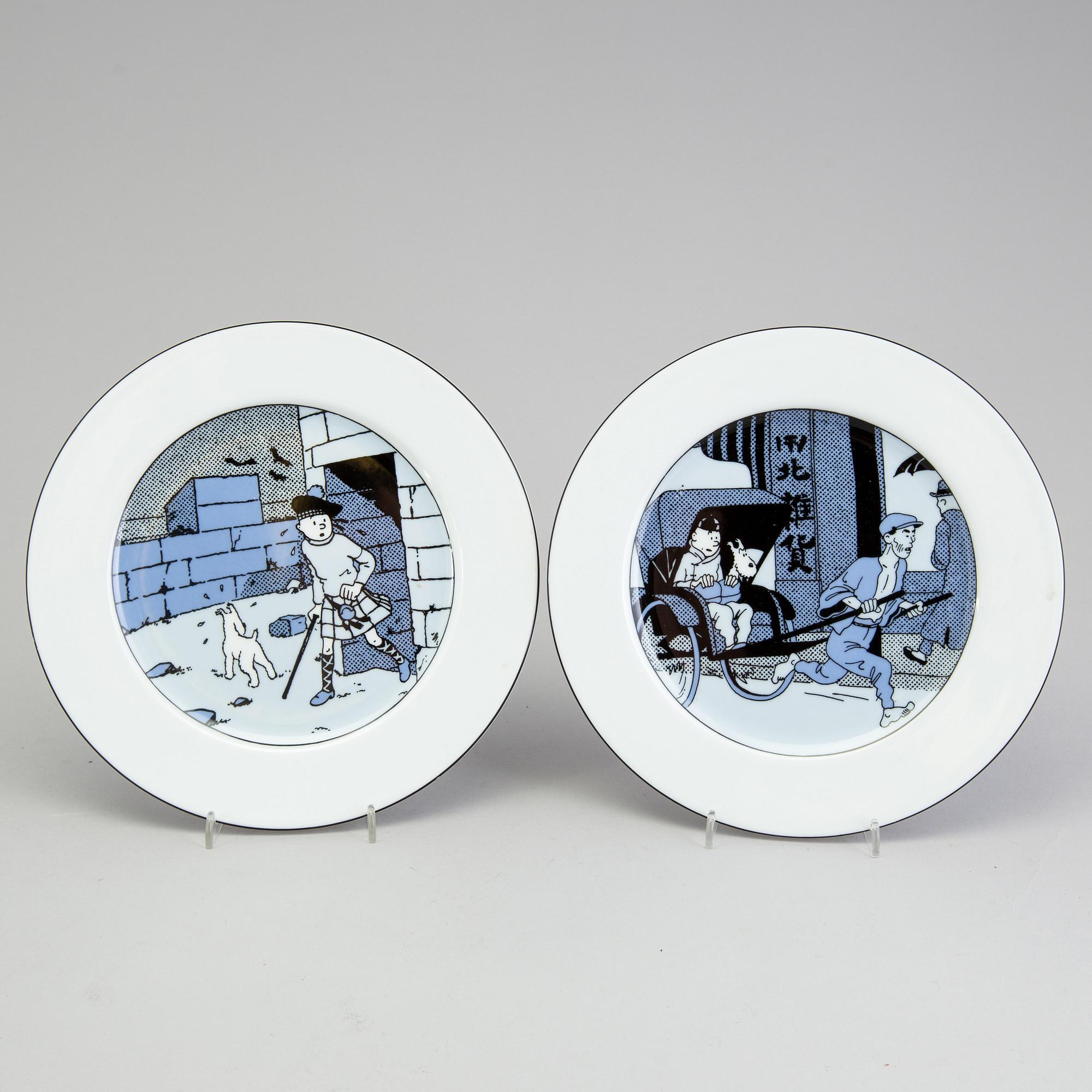 A set of 6 dinnerplates and two small plates and a serving tray depicting Tintin, Axis, France.