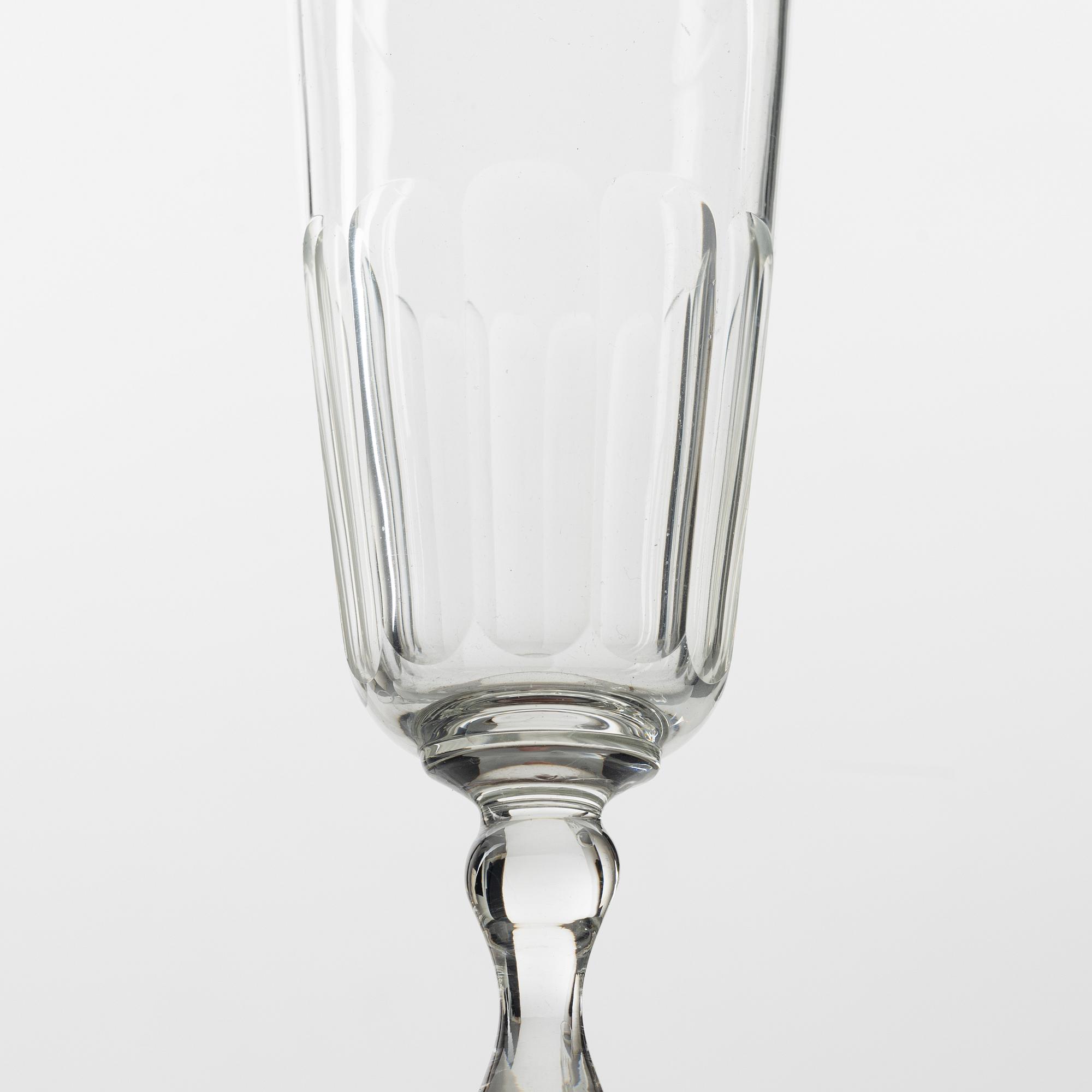 Champagnestrutar, 36 stycken, snarlika, olika tillverkning, mestadels omkring år 1900.