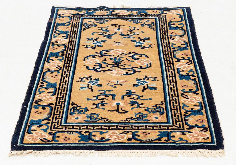 A Ningxia rug, north China, Qing dynasty, late 19th century. Measure approx. 150x90 cm.
