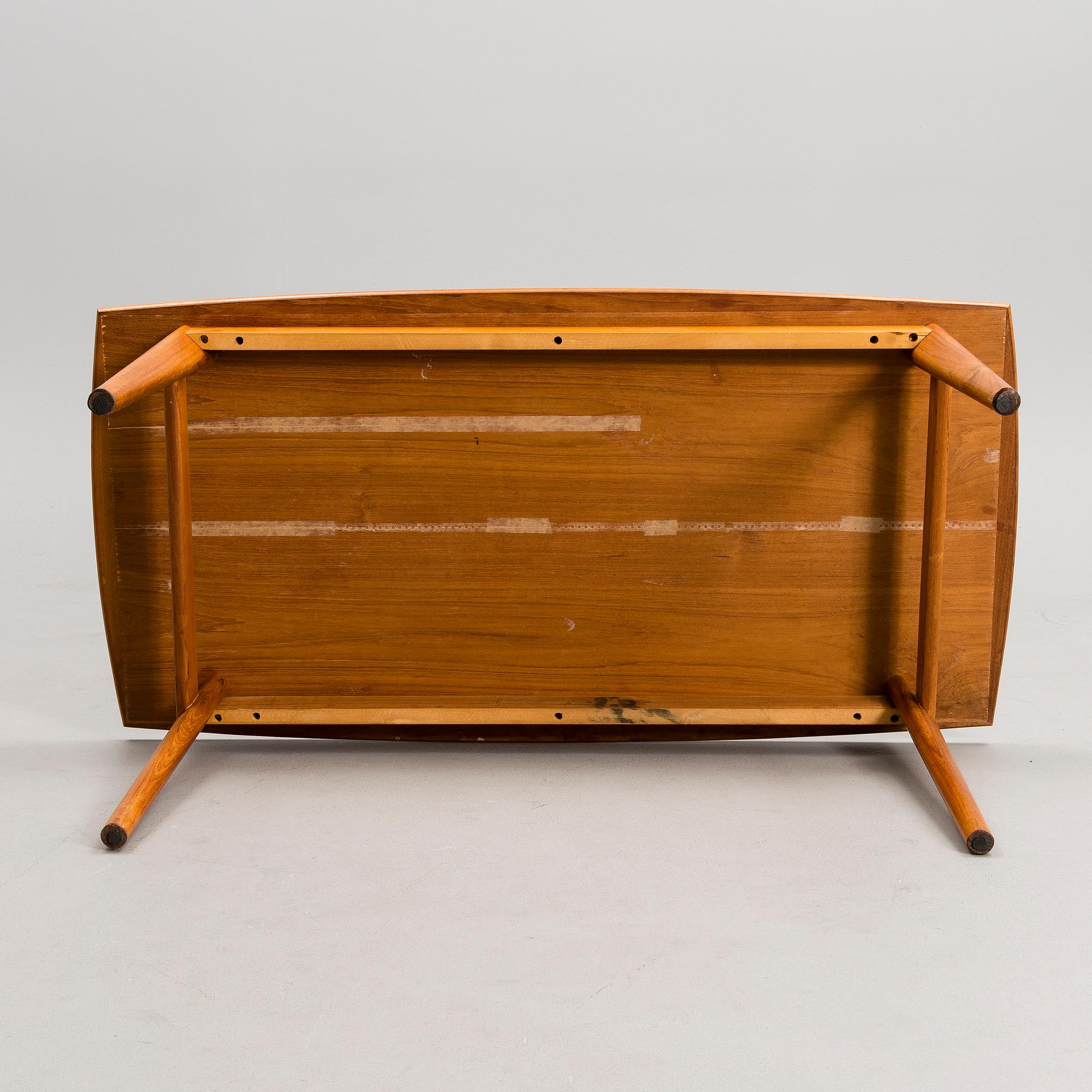 A mid-20th century coffee table.