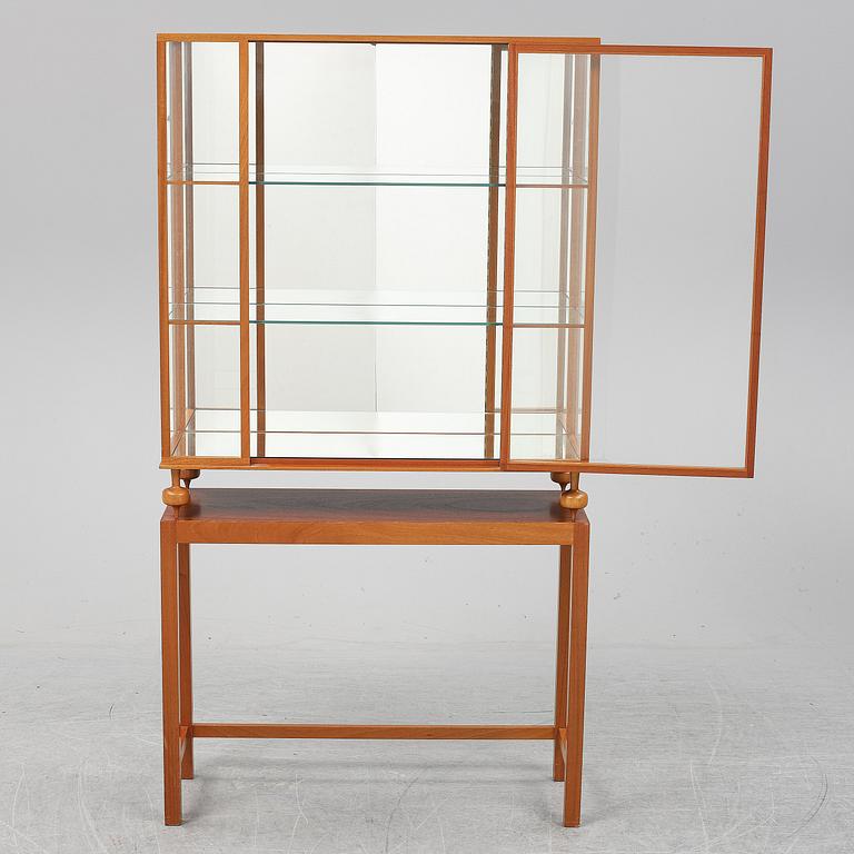 JOSEF FRANK, a model 2077 show cabinet.