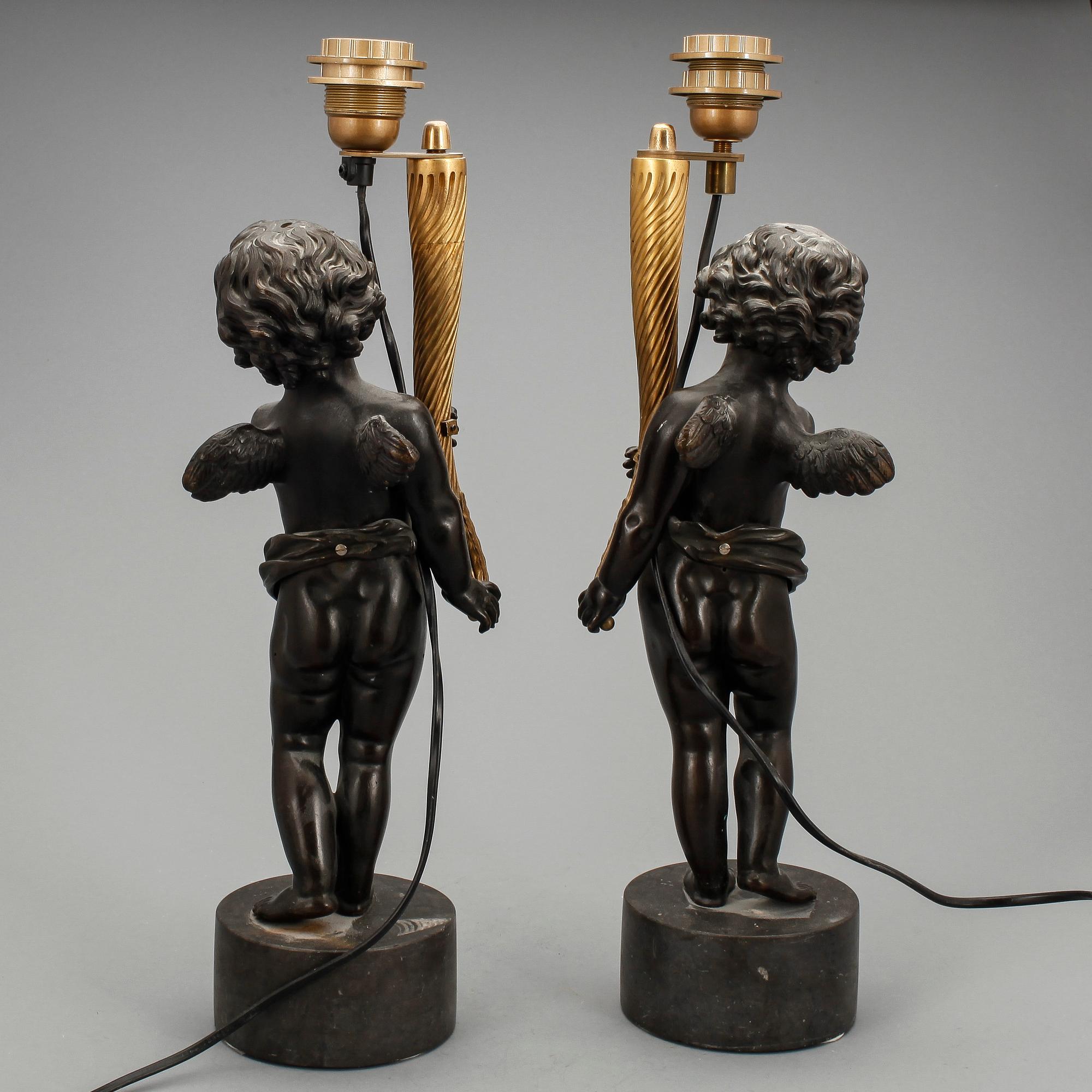 BORDSARMATURER, ett par, brons, Louis XVI-stil, 1900-tal.