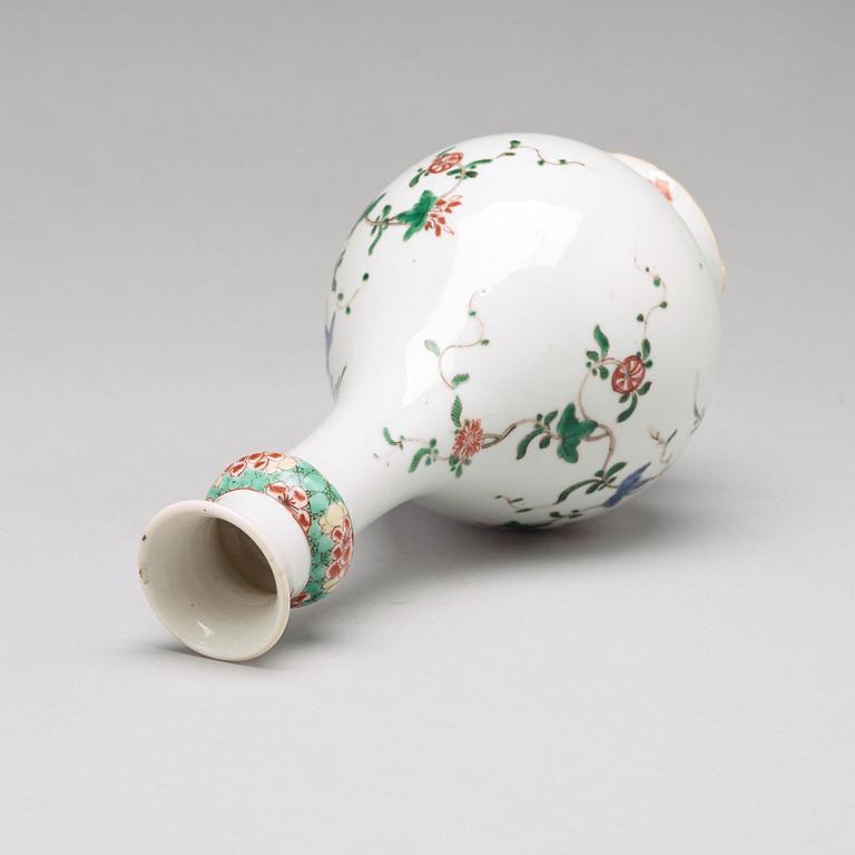 VAS, porslin. Qing dynastin, Kangxi (1662-1722).