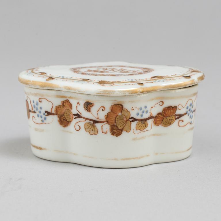 DOSA med LOCK, kompaniporslin. Qingdynastin, Jiaqing (1796-1820).