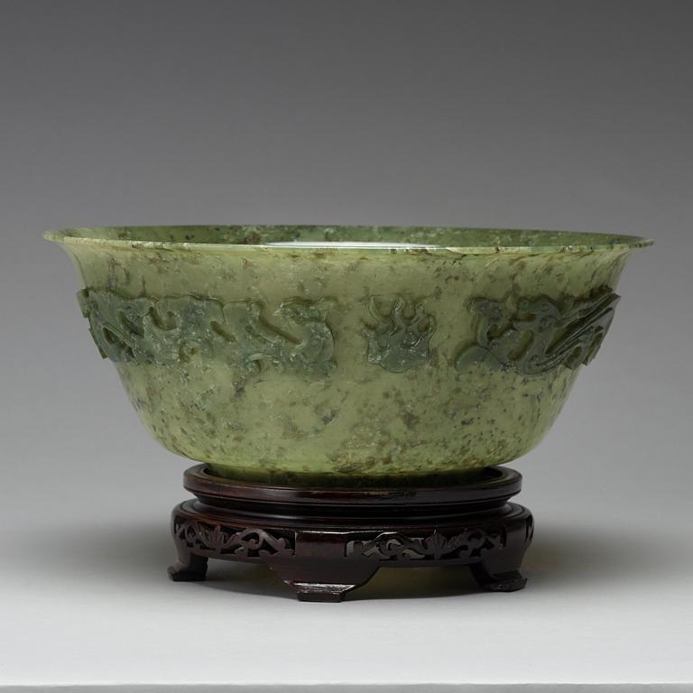 A large quartz bowl, China, 20th Century.