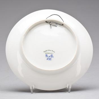 JULTALLRIK, porslin, "Jule aften 1895".  Bing & Gröndahl.