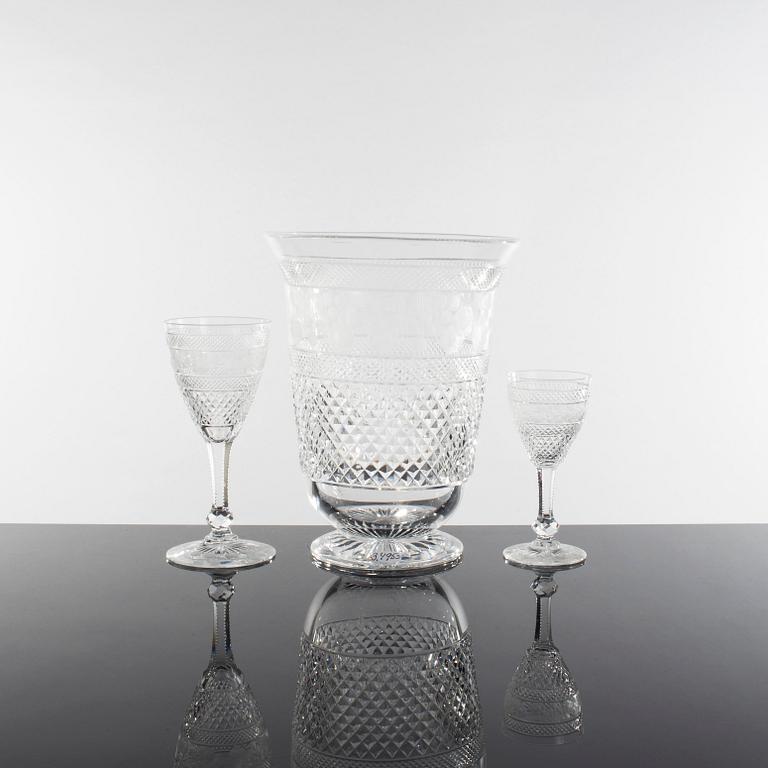 GLASSERVISDELAR 13 st, OCH VAS, glas, "Tre Rosor", Kosta, 1900-tal.