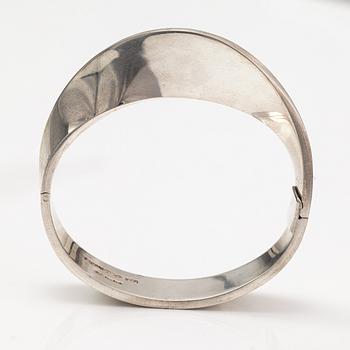 Pekka Piekäinen, A sterling silver bracelet. Auran Kultaseppä, Turku 1976.