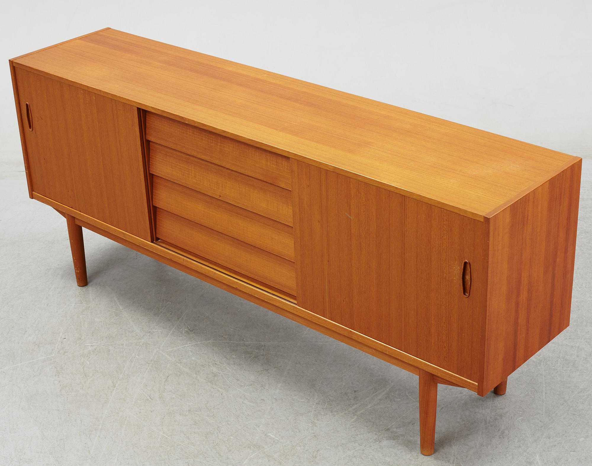 Nils Jonsson, sideboard, Bra Bohag, Hugo Troeds, Bjärnum.