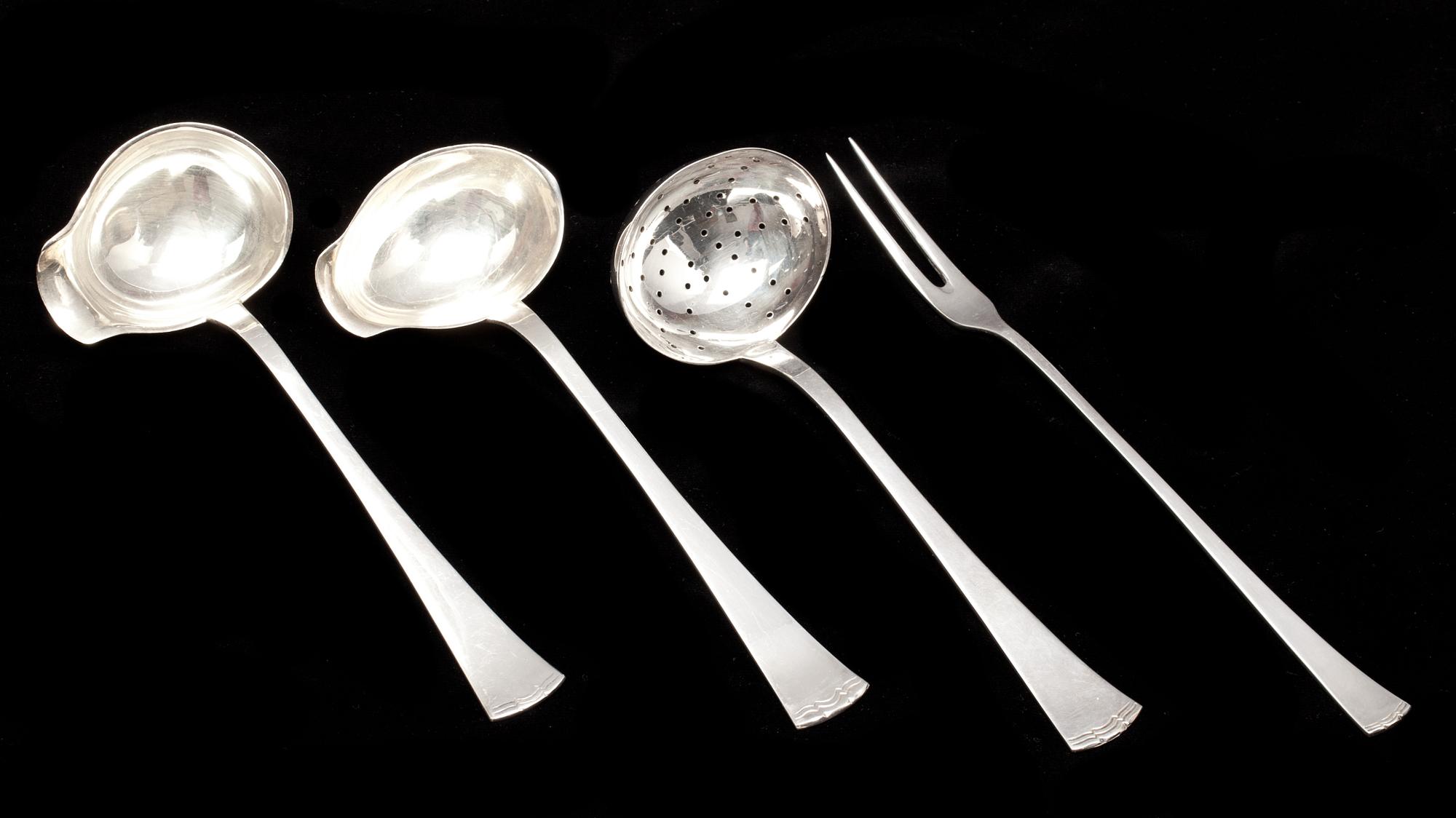 MATSILVER, silver och sterlingsilver, 126 delar, modell "Diana", GAB och C G Hallberg 1930-60-tal. Tot vikt c:a 5.000 g.