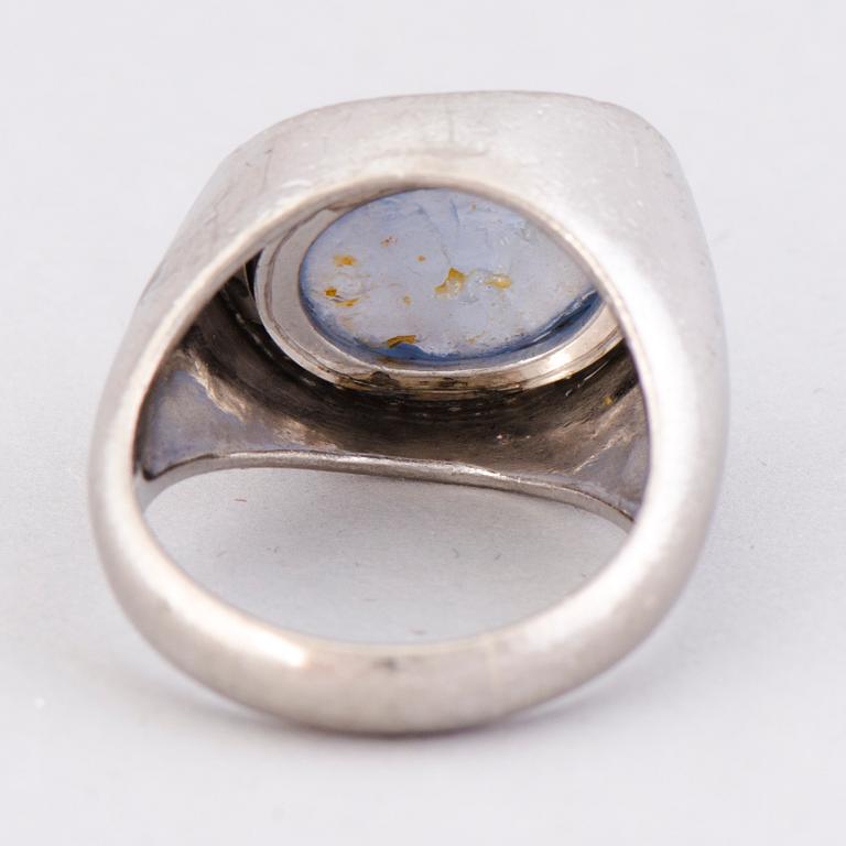 A RING, cabochon cut star sapphire, 8/8 cut diamonds, 18K white gold. A. Tillander, Helsinki Finland 1974.