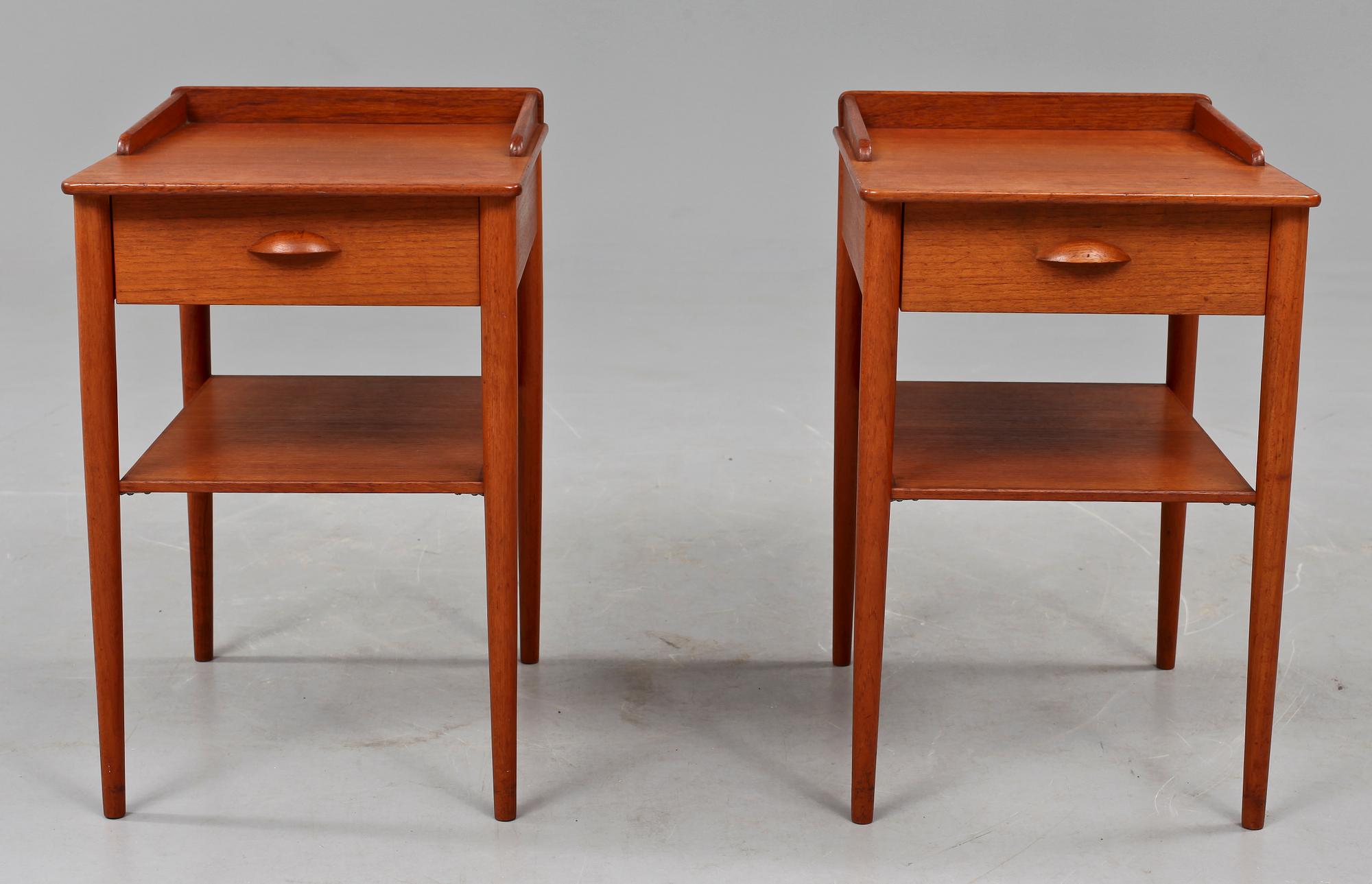 SÄNGBORD, ett par, AB Erik Andersson & Co snickerifabrik, Växsjö, 1950/60-tal.