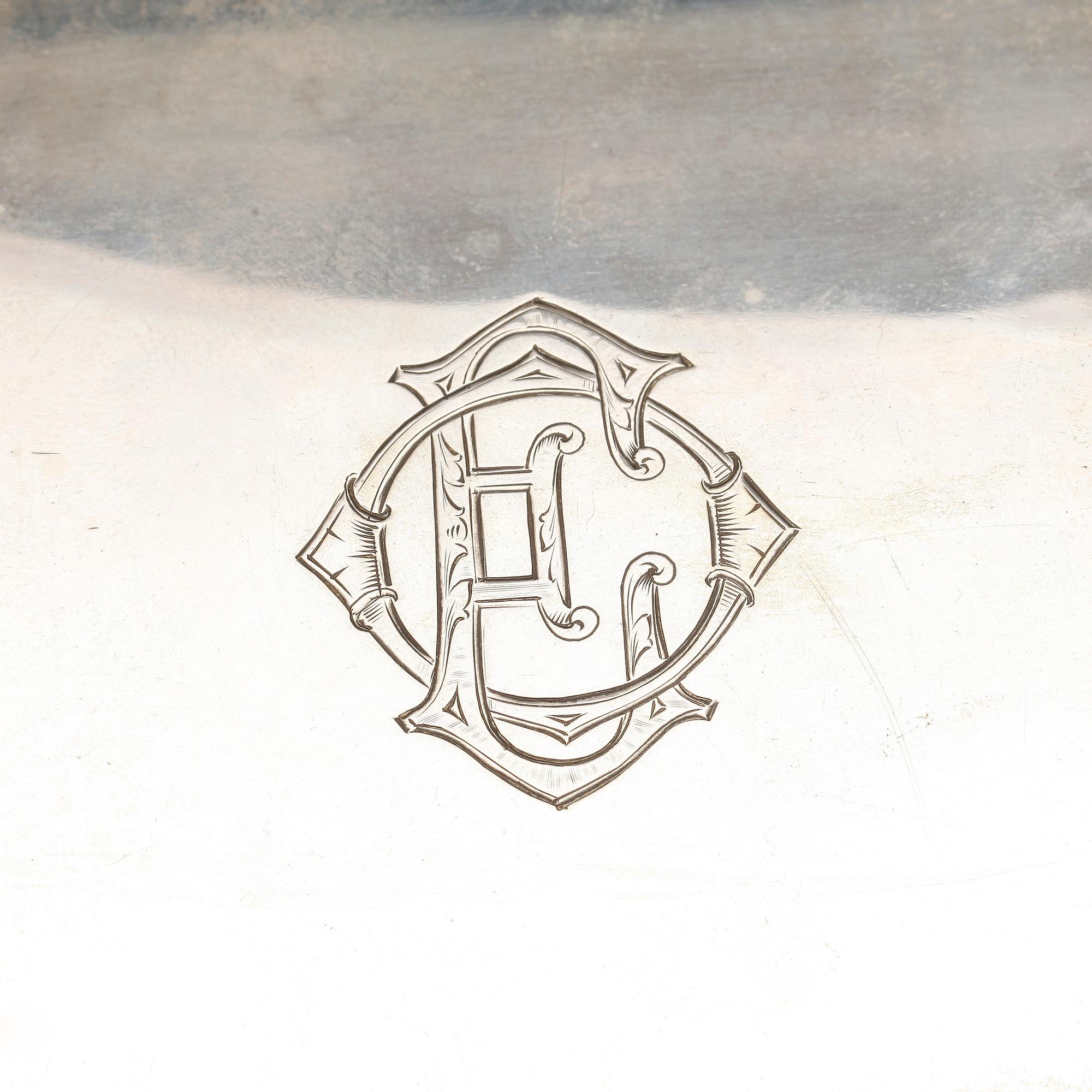 CIGARRSKRIN, silver, Erlandssons Silvervarufabriks, Kristianstad, 1919. Total vikt inklusive träinredning 723 g.