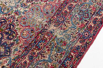 An antique Kirman Laver, ca 480 x 330 cm.