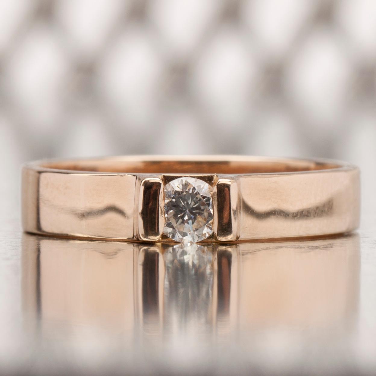 RING, 14K guld, briljantslipad diamant ca 0.25 ct uppskattningsvis W/vs. Henri Sörensen Åbo 1999. Vikt 4,5 g.