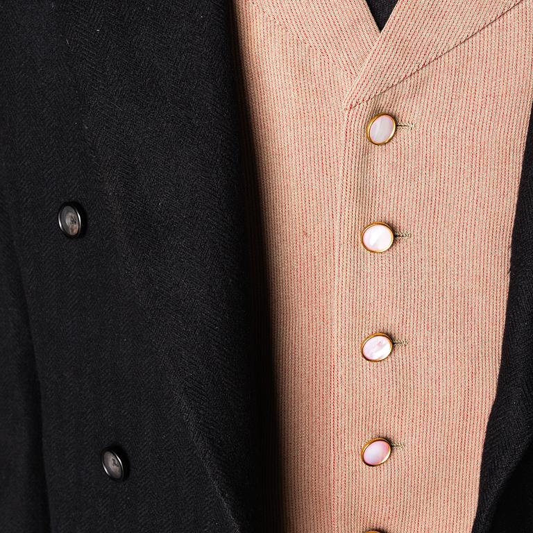 Five pieces of clothing owned by Kar de Mumma, second half of the 20th Century.