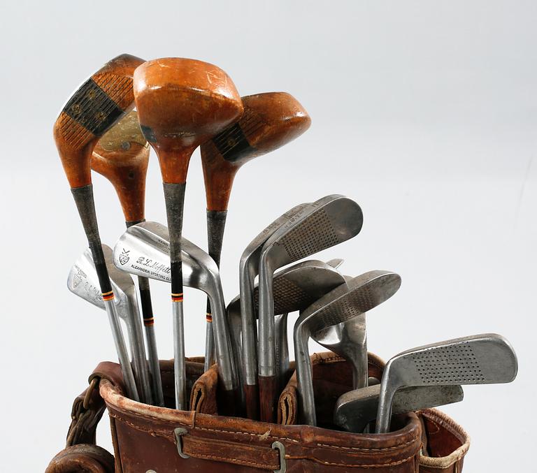 GOLFBAG med KLUBBOR, 14 st, omkring 1900-talets mitt.
