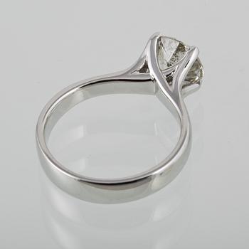 RING, 18K vitguld med briljantslipad diamant ca 2.20 ct. Vikt 6,2 gram.