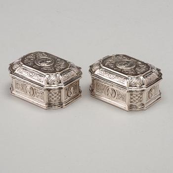 A Swedish 18th century 7 piece silver toilet service, mark of Johan Lorenz Starin, Stockholm 1736.